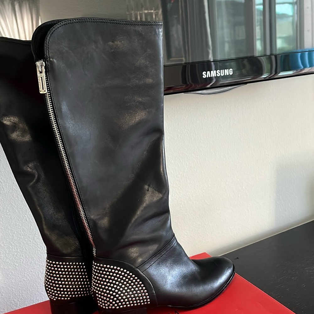 Ivanka Trump boots